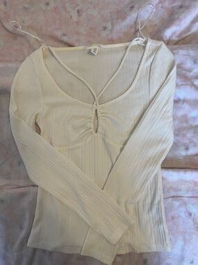 H&M Cream Ribbed Long-Sleeve Scoop Top with Front Tie